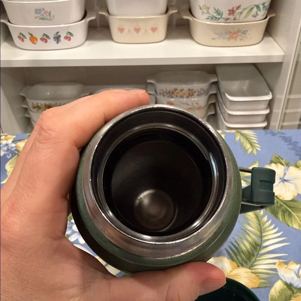 Stanley Classic Green Thermos - Picture 5 of 7